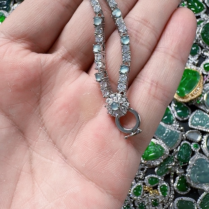 翡翠颈饰未镶嵌天然A货翡翠放漏