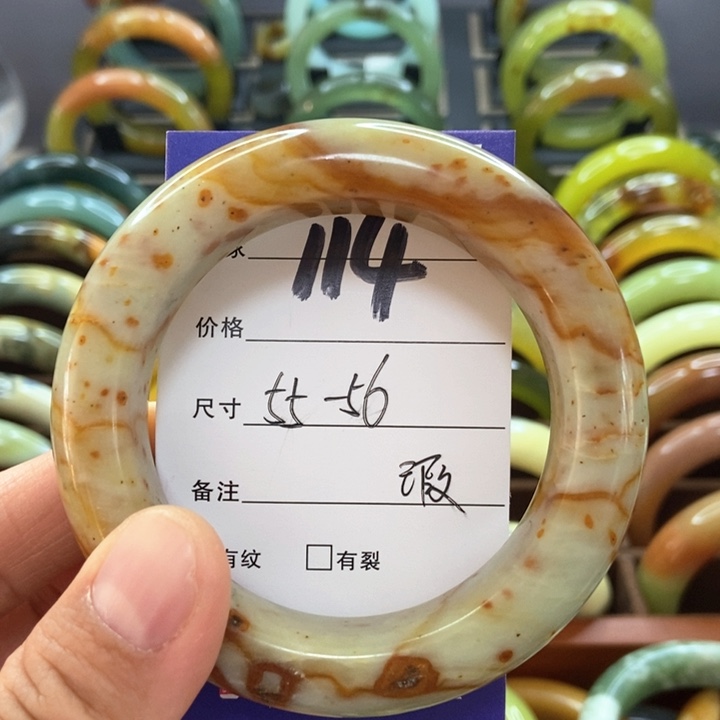 蛇纹石玉手镯未镶嵌