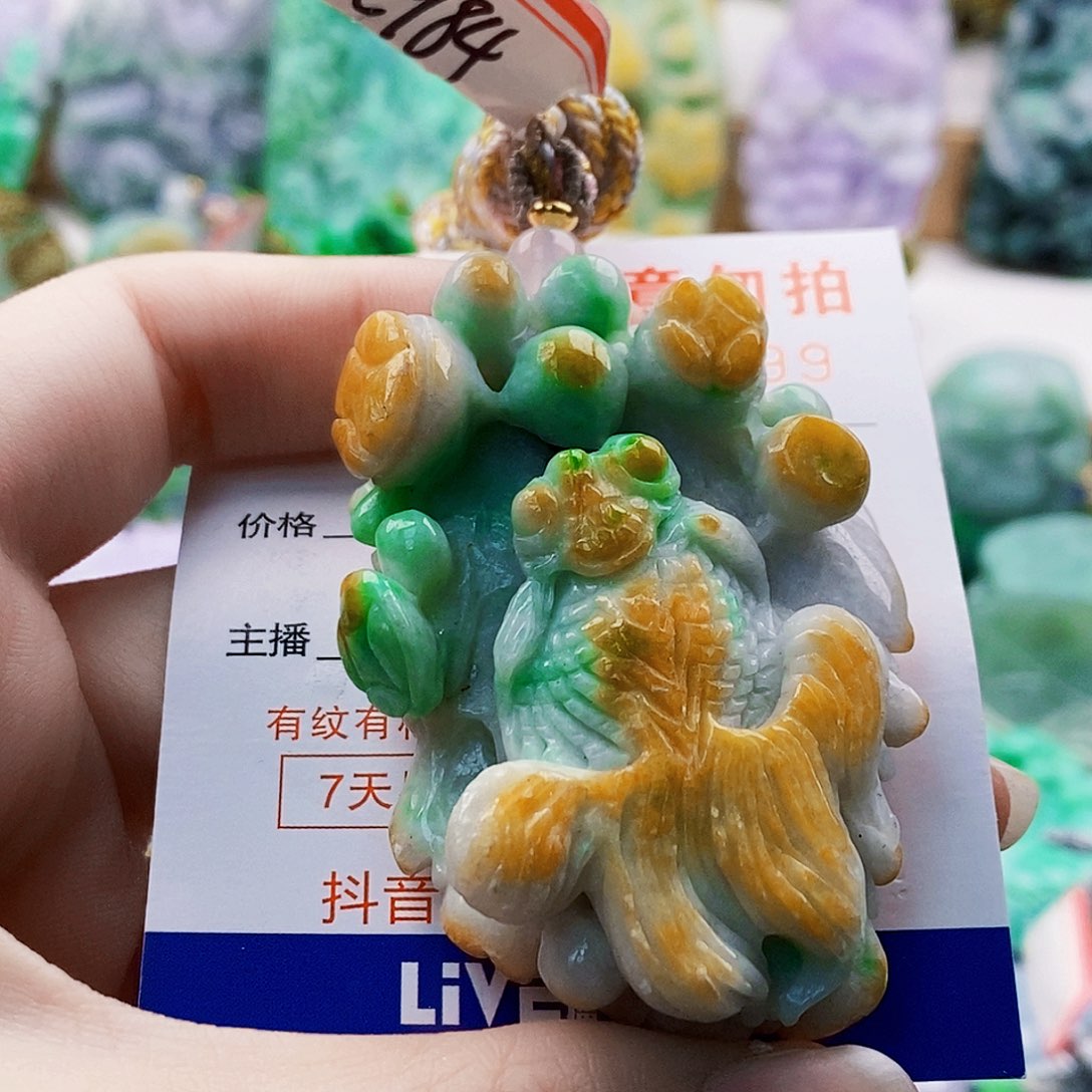 吊坠(不含链)未镶嵌翡翠