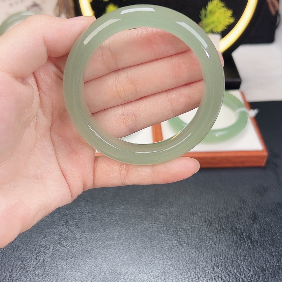 东陵石未镶嵌手镯