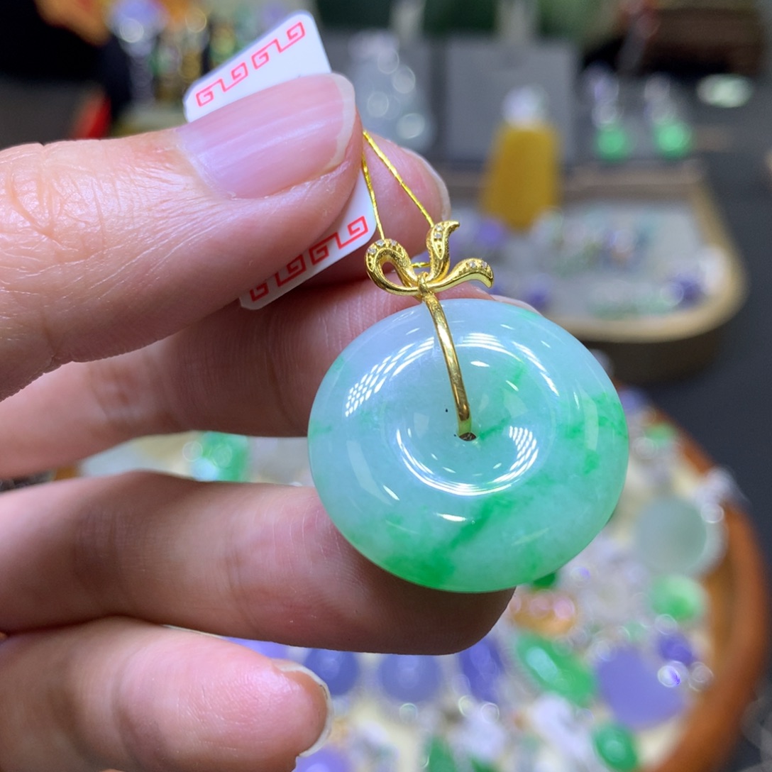 翡翠18K金镶嵌颈饰翡翠吊坠项链