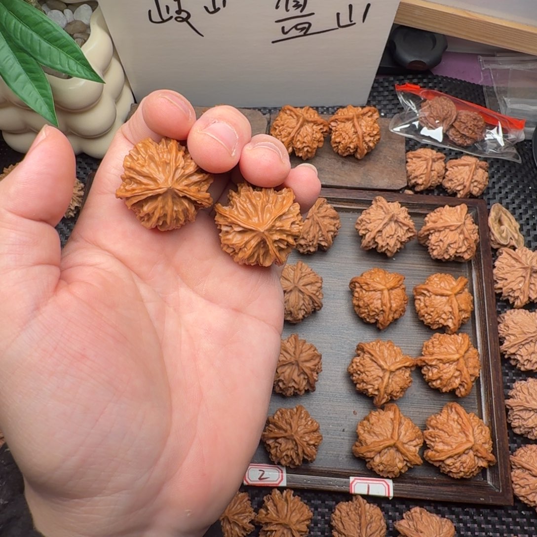 ****文玩核桃吊坠岐山三棱文玩核桃（1434