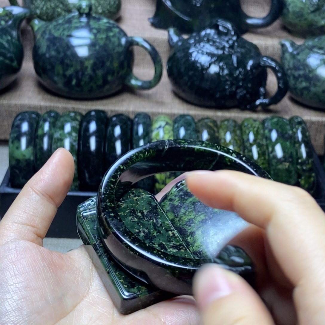 利***～蛇纹石玉未镶嵌药王石