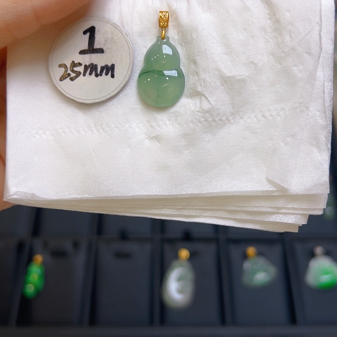 翡翠颈饰18K金镶嵌翡翠