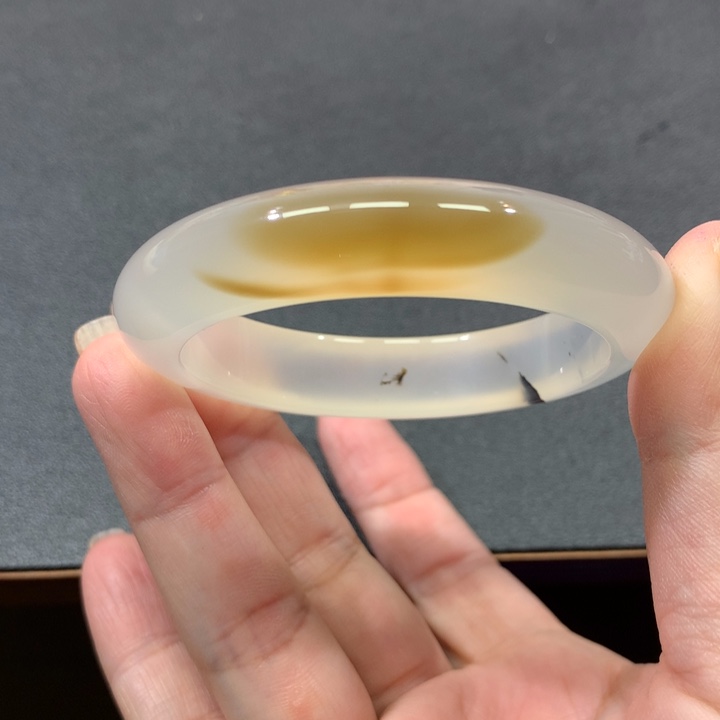 尘***。玛瑙/玉髓未镶嵌手镯