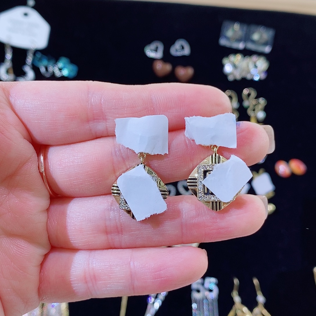 银S925镶嵌淡水珍珠耳饰