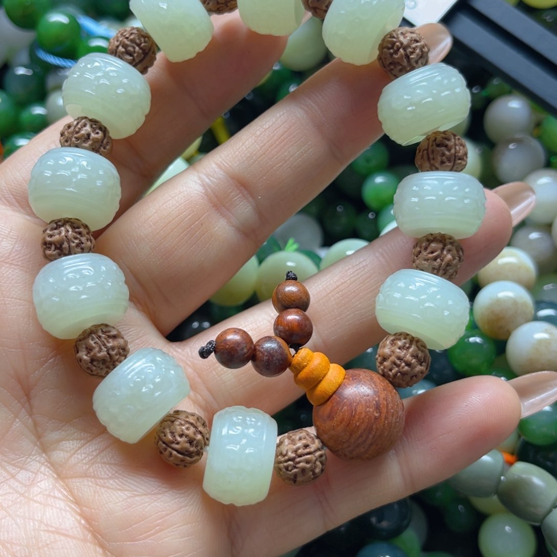 和田玉颈饰未镶嵌