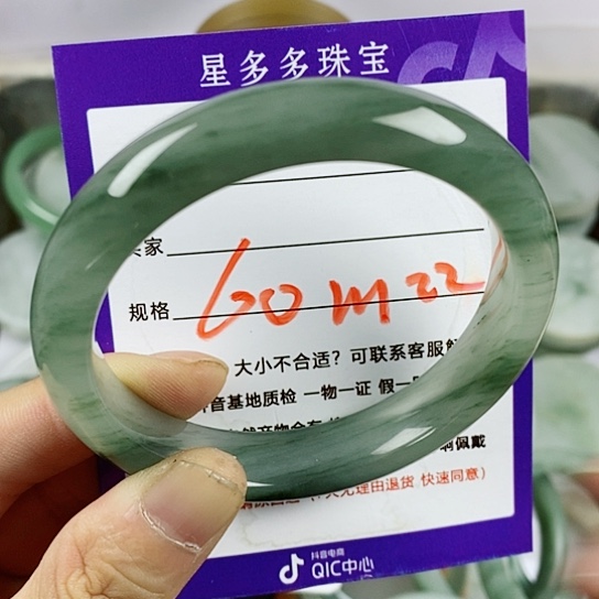 石英质玉（金丝玉）手镯未镶嵌帆**.