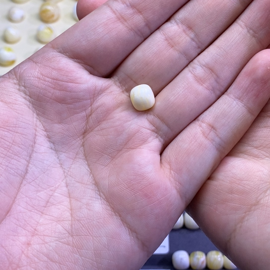 烬***滅琥珀未镶嵌珠宝奇石