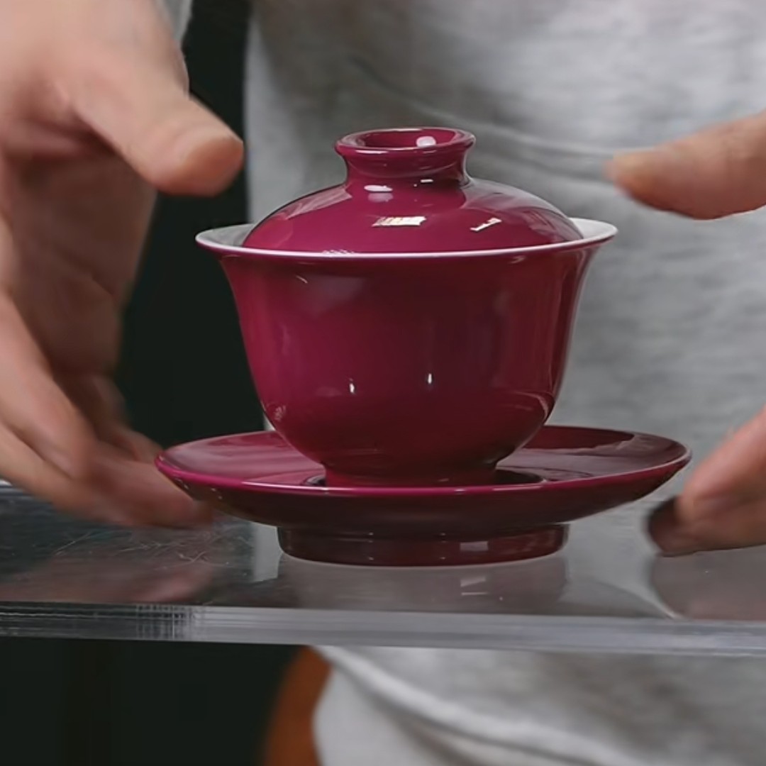 D胭脂红釉三才盖碗