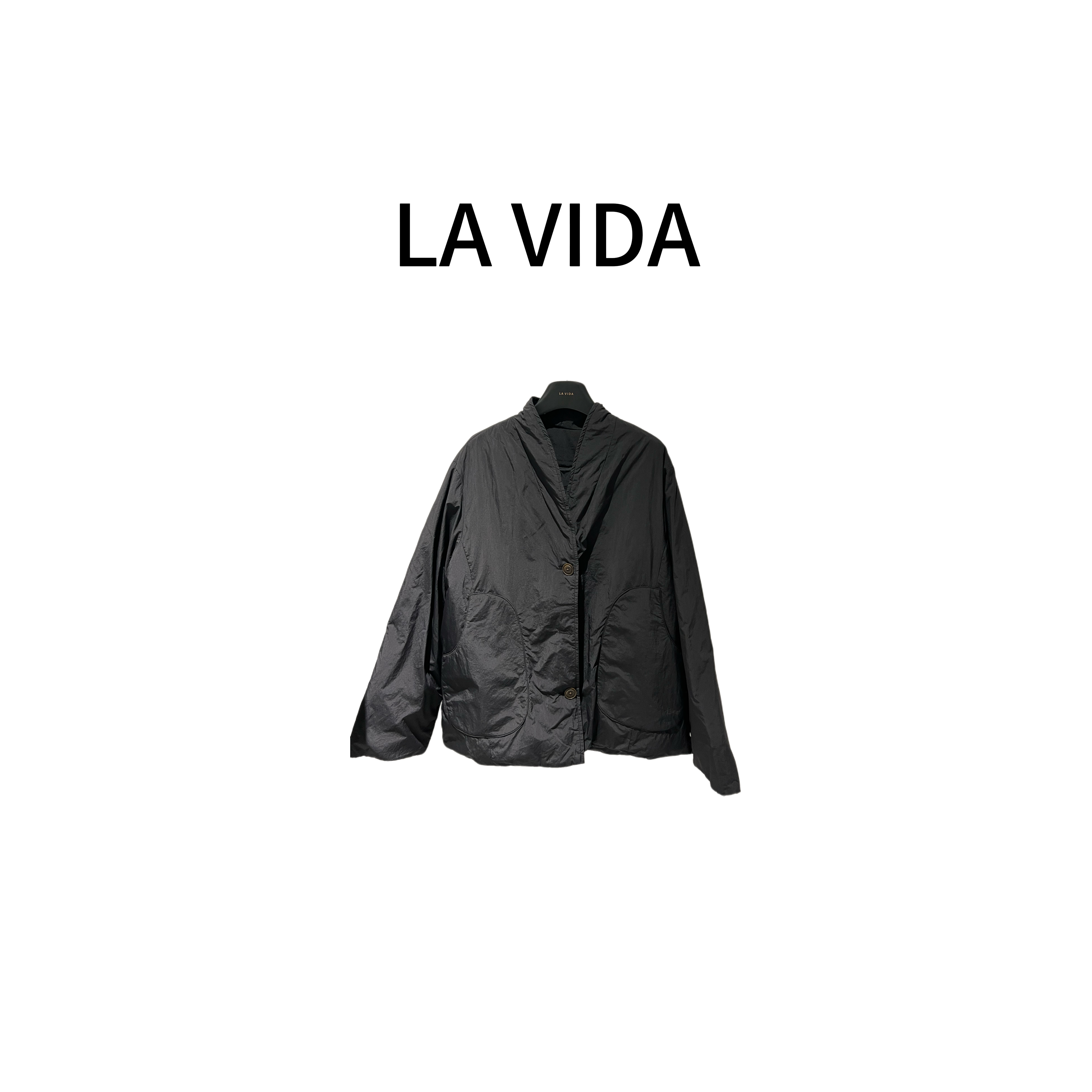 -LA VIDA-两色无领三粒扣厚外套