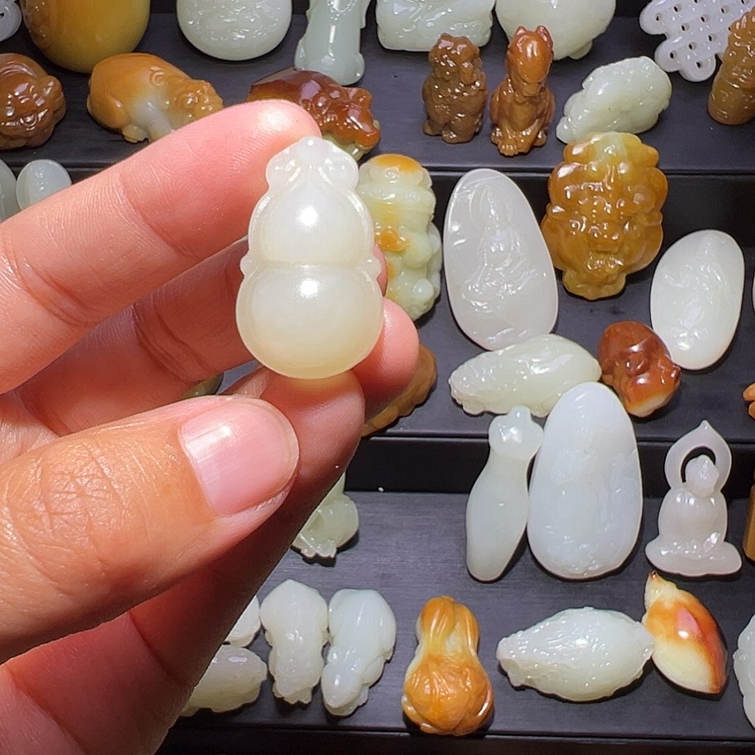 T***c和田玉未镶嵌颈饰