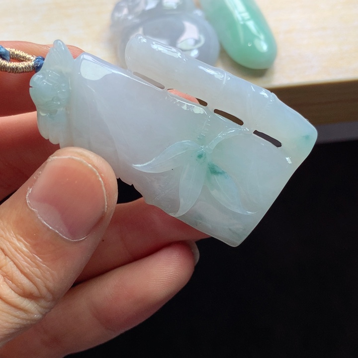 翡翠未镶嵌颈饰吊坠