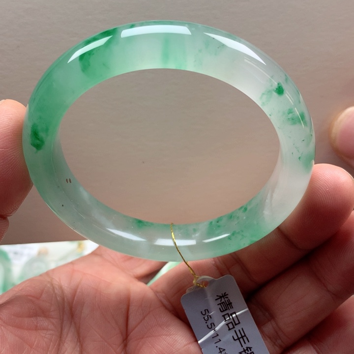 石英质玉未镶嵌手镯