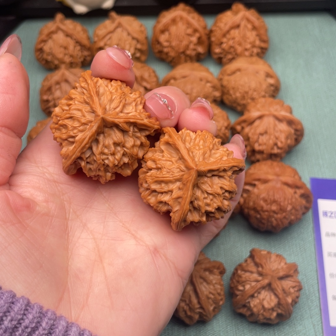 文玩核桃把件全品盘山三棱38