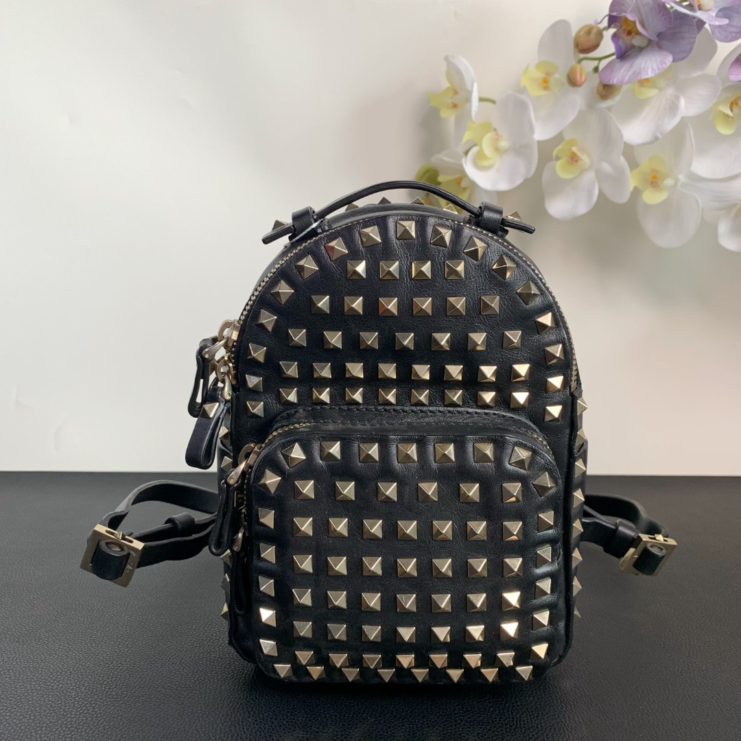 95新 Valentino/华伦天奴 【98新】valentino铆钉ruck小书包 2803