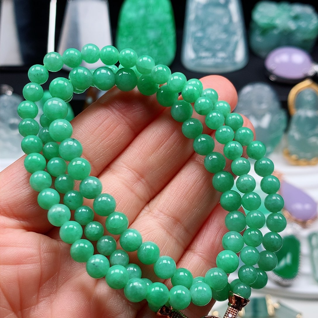 翡翠颈饰未镶嵌绿