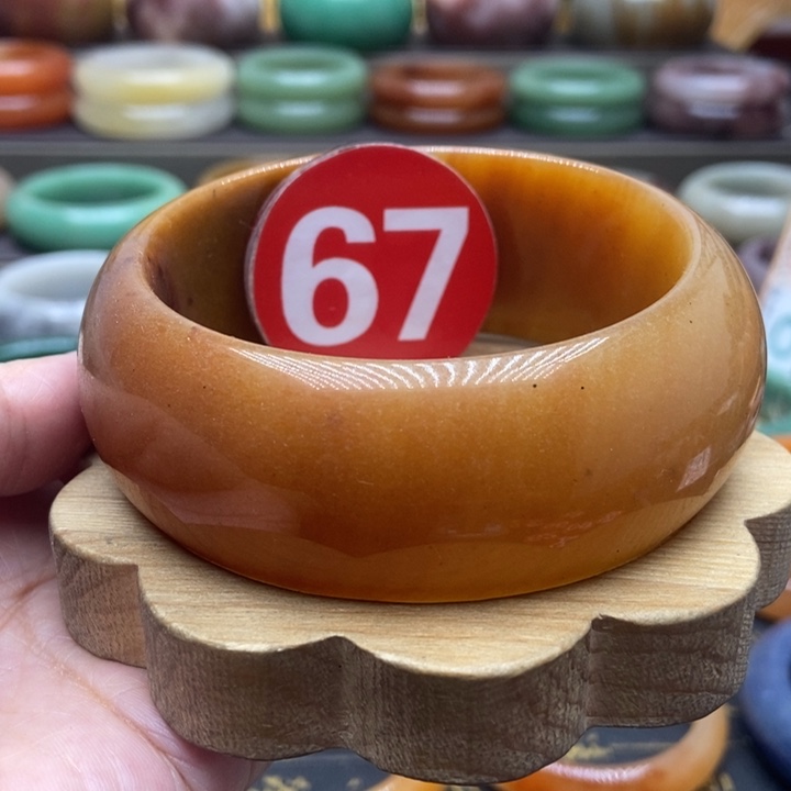 未镶嵌手镯石英质玉