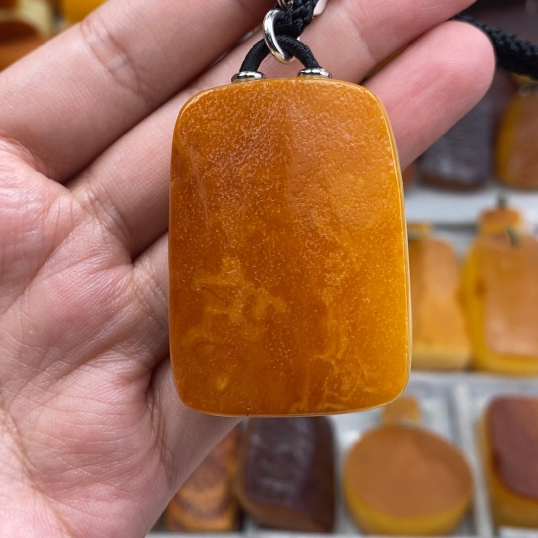 琥珀吊坠(赠链)未镶嵌