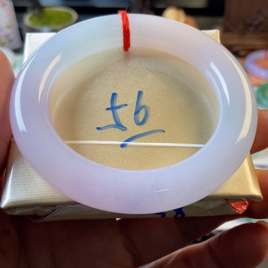 翡翠未镶嵌手镯16、粉色胶底圆条