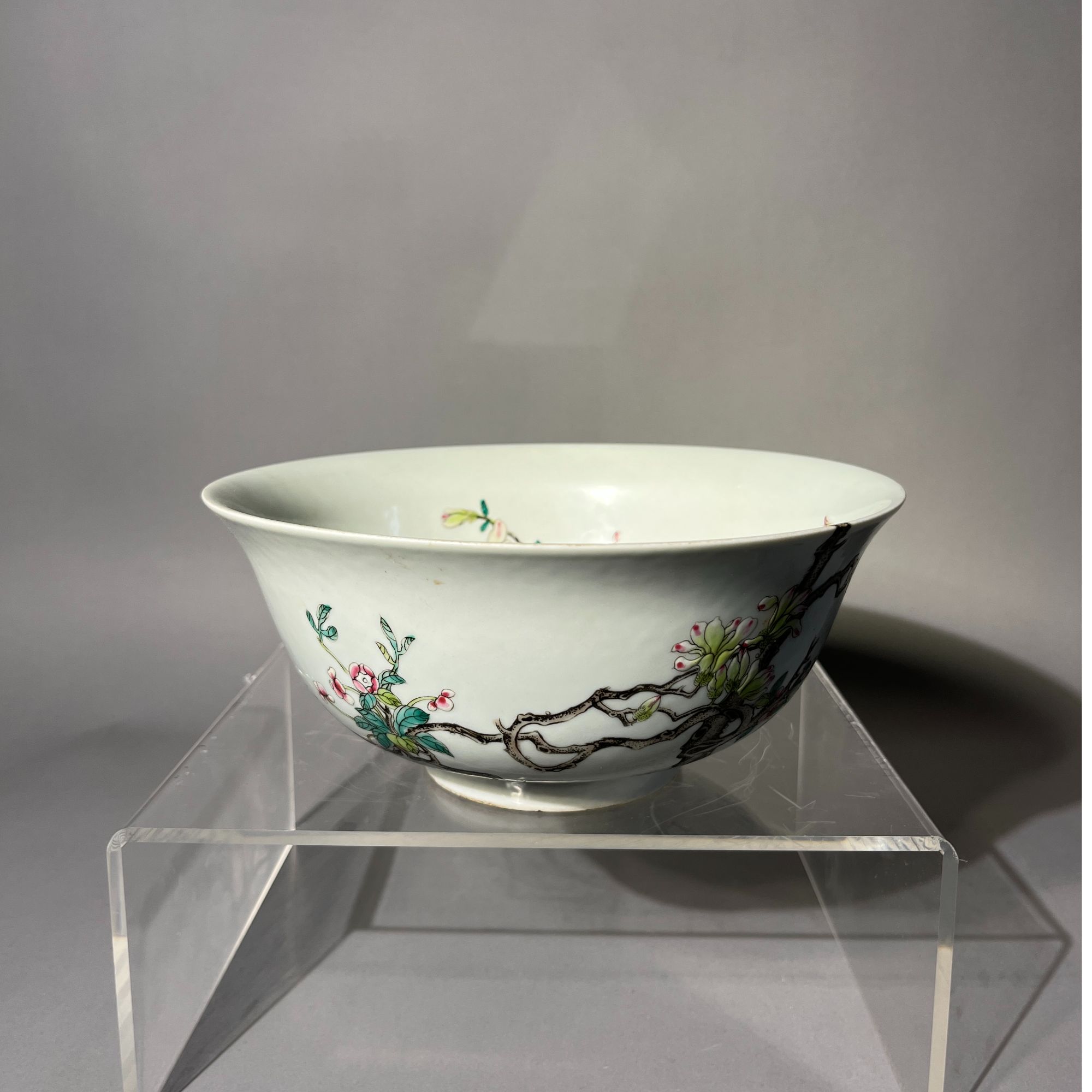 粉彩折腰花卉纹碗