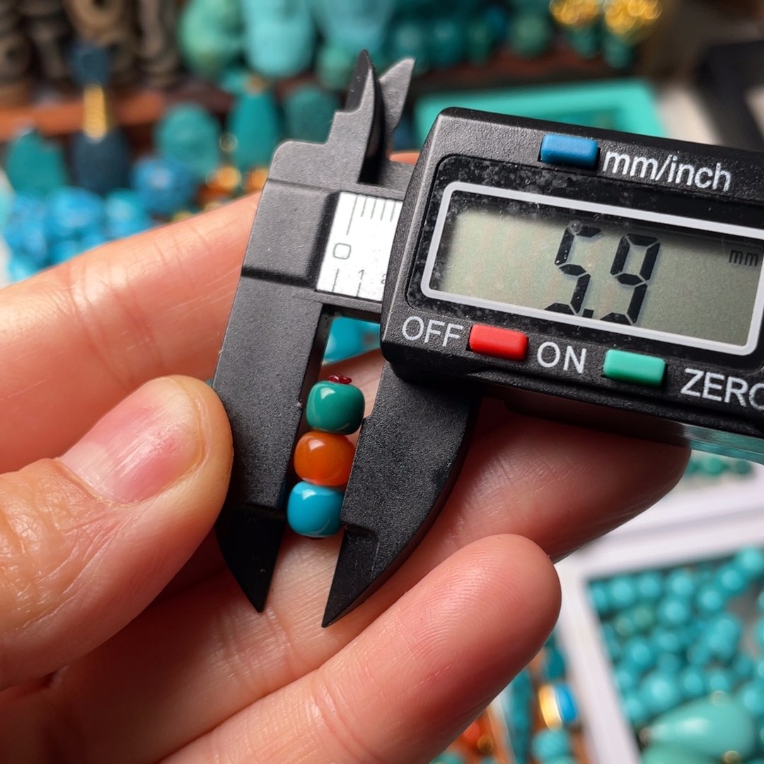 绿松石颈饰未镶嵌