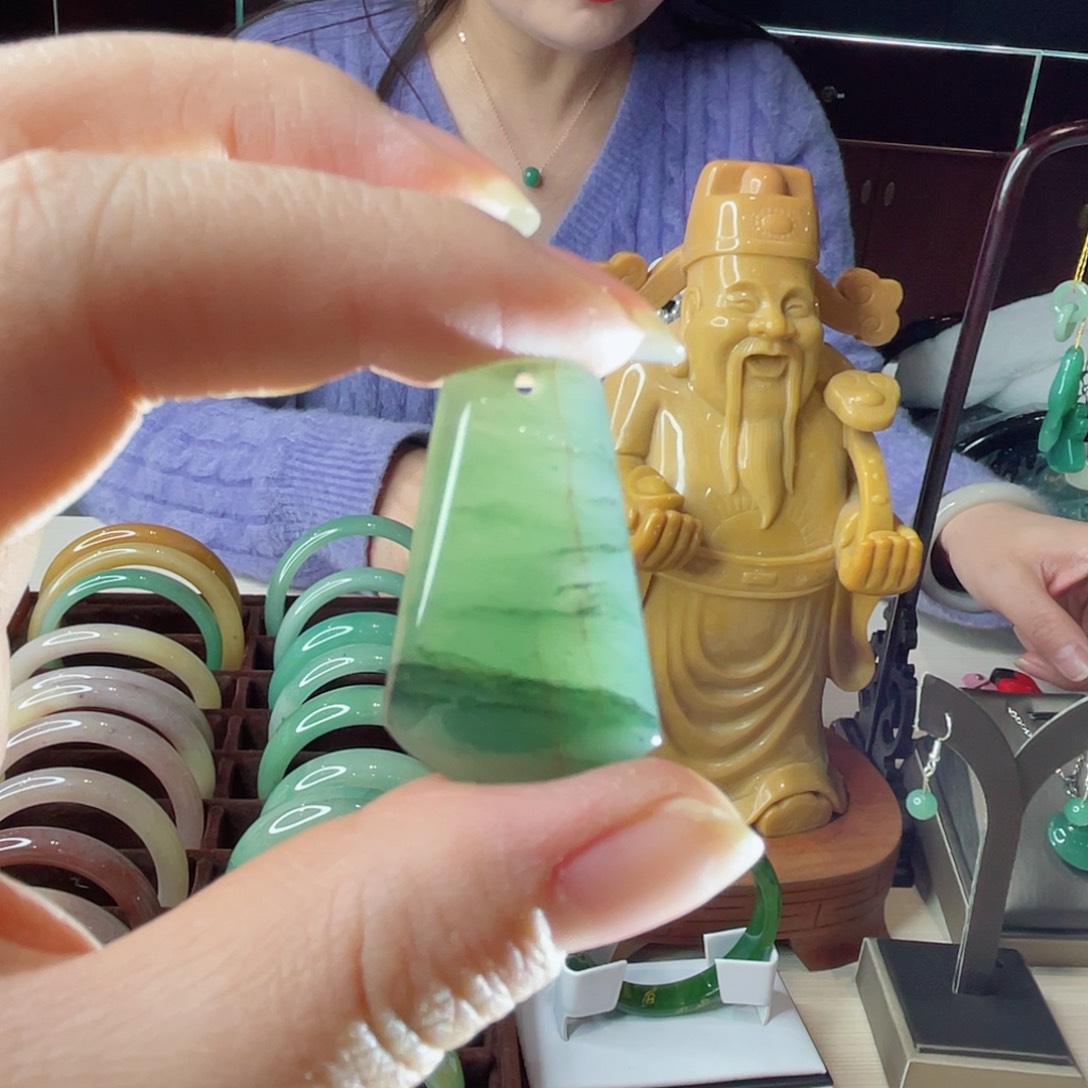 密玉（石英质玉）未镶嵌颈饰