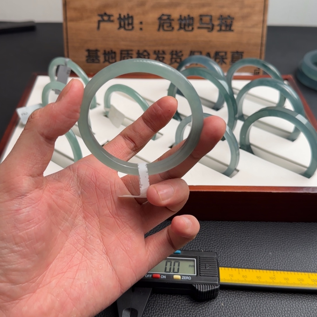 暖***Ꮤ翡翠未镶嵌手镯56.7
