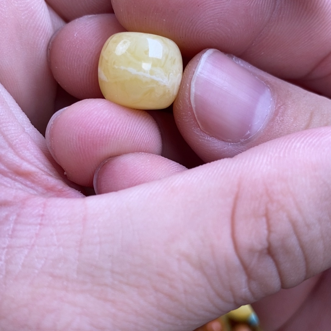 蜜蜡裸石未镶嵌小**儿