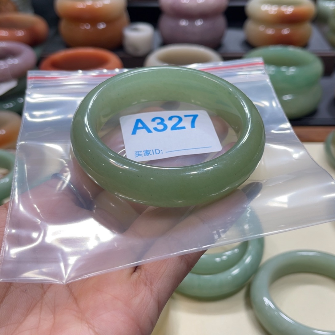 未镶嵌手镯石英岩玉兴*