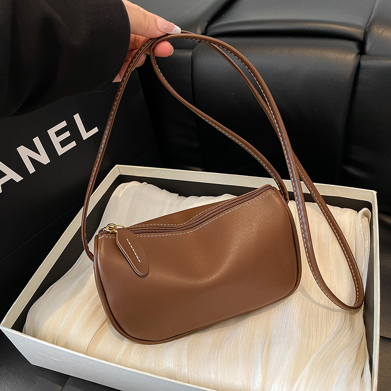 时尚小包包女2025新款韩版百搭质感单肩斜挎包洋气女士休闲法棍包