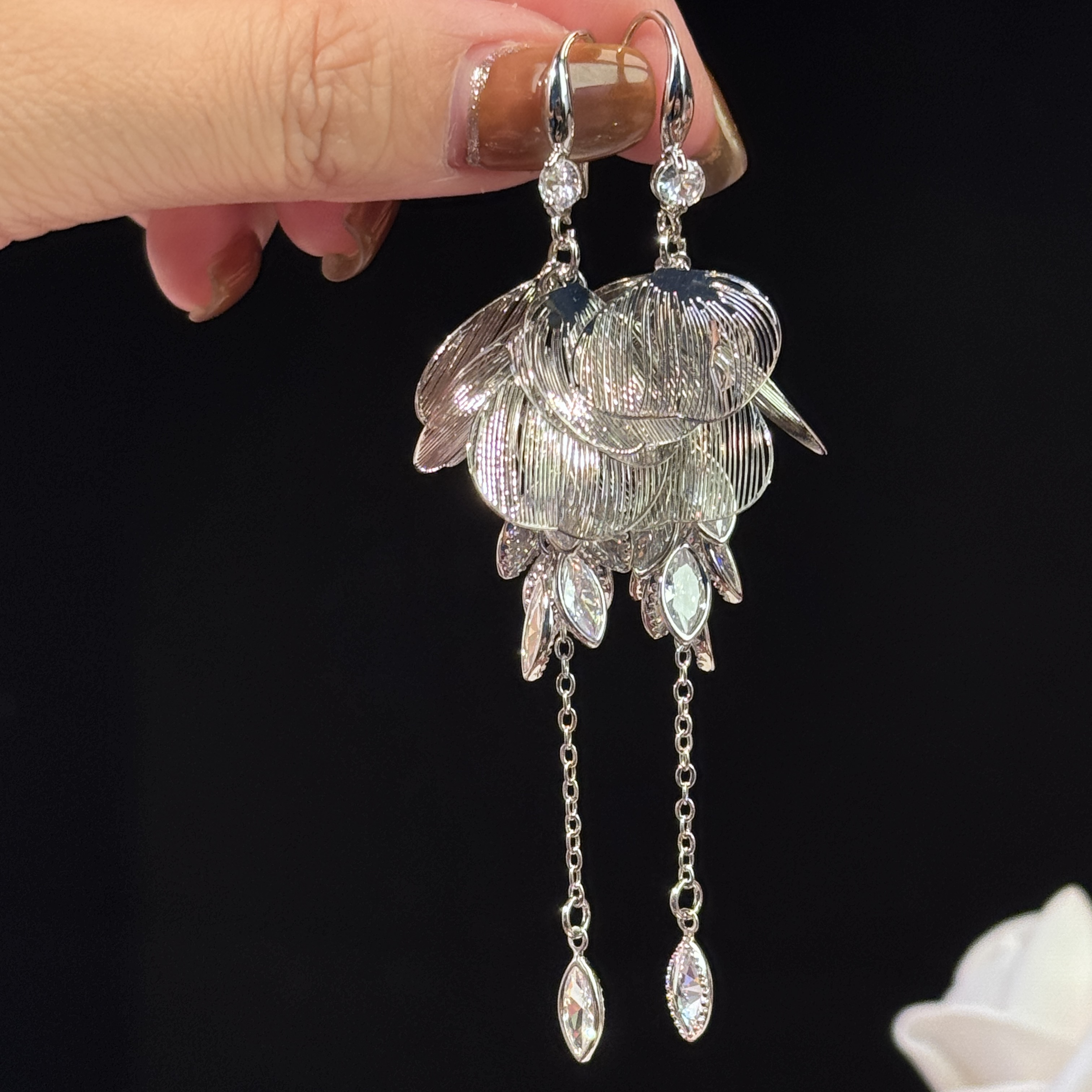铜合金锆石耳饰 婉彤】小众高级感花瓣长款流苏耳环轻奢设计感耳钩