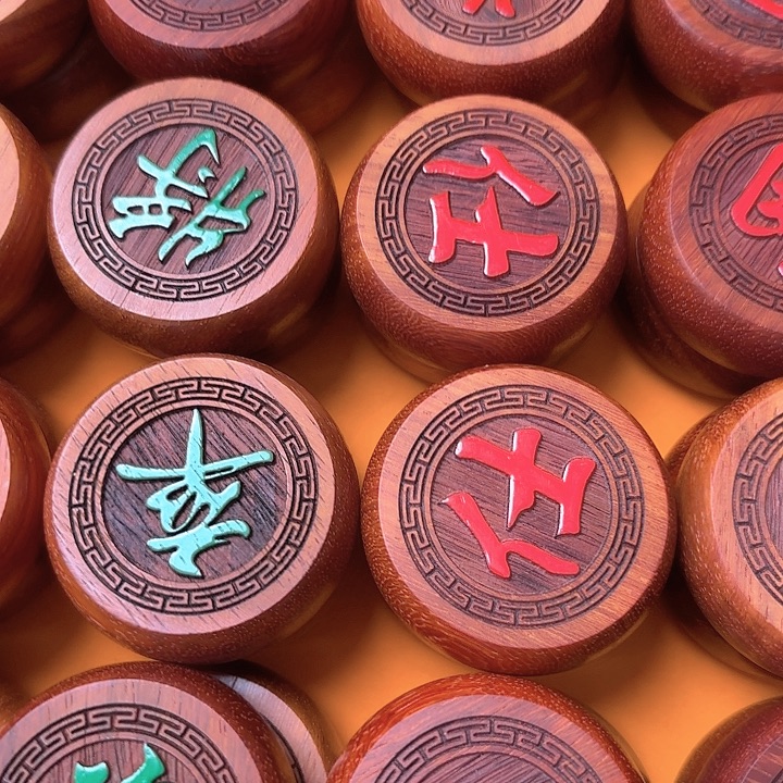 木5.8红花梨 阳雕红绿，纸盒装