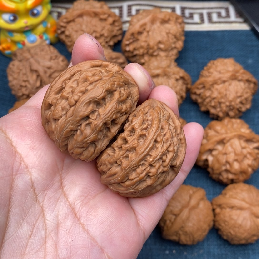 文玩核桃把件树***熊红锦鲤半壁全品