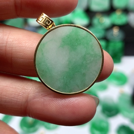 翡翠吊坠(不含链)18K金镶嵌