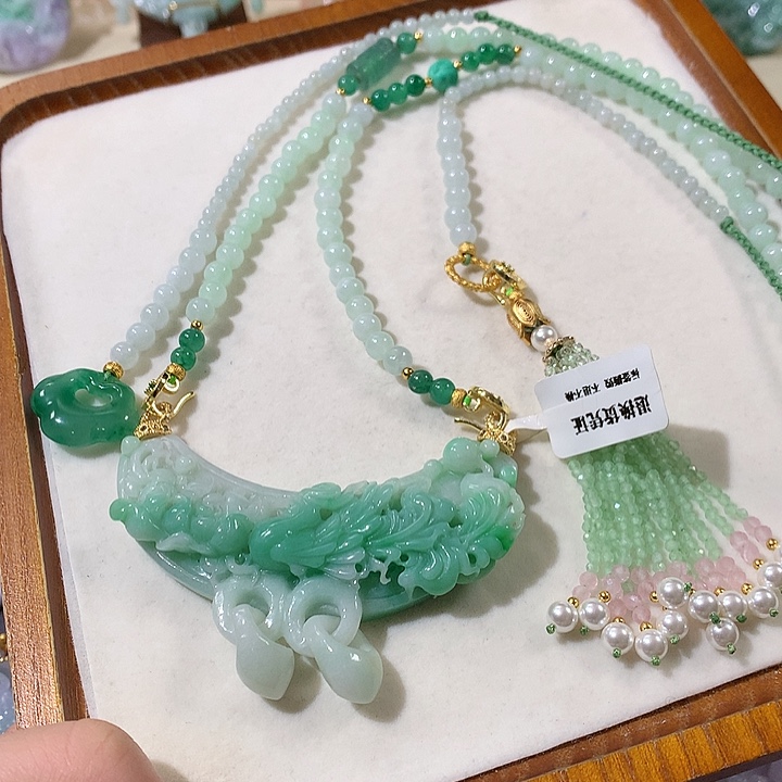 翡翠未镶嵌颈饰翡翠吊坠