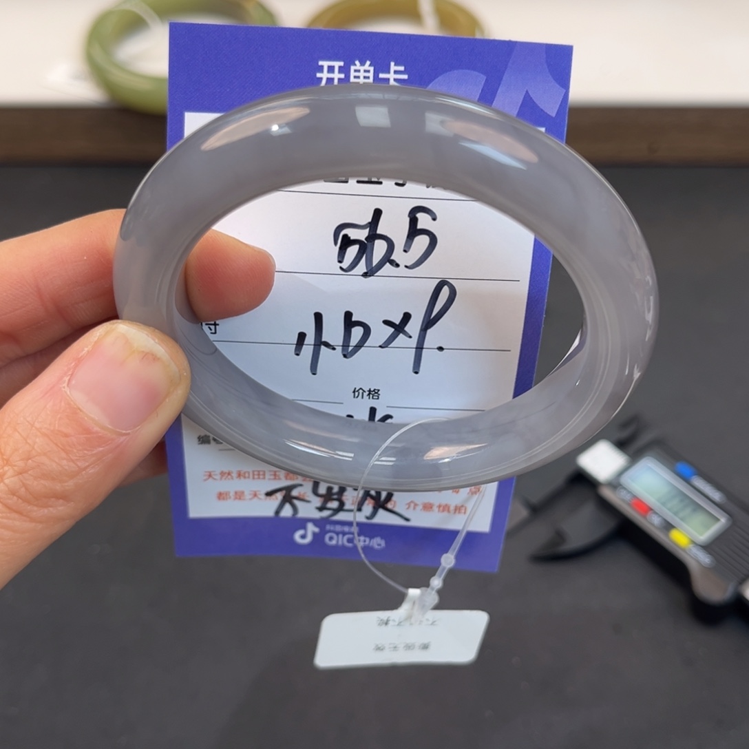 夏***华和田玉未镶嵌手镯