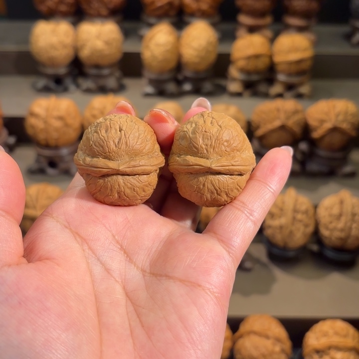 文玩核桃把件金丹绣球