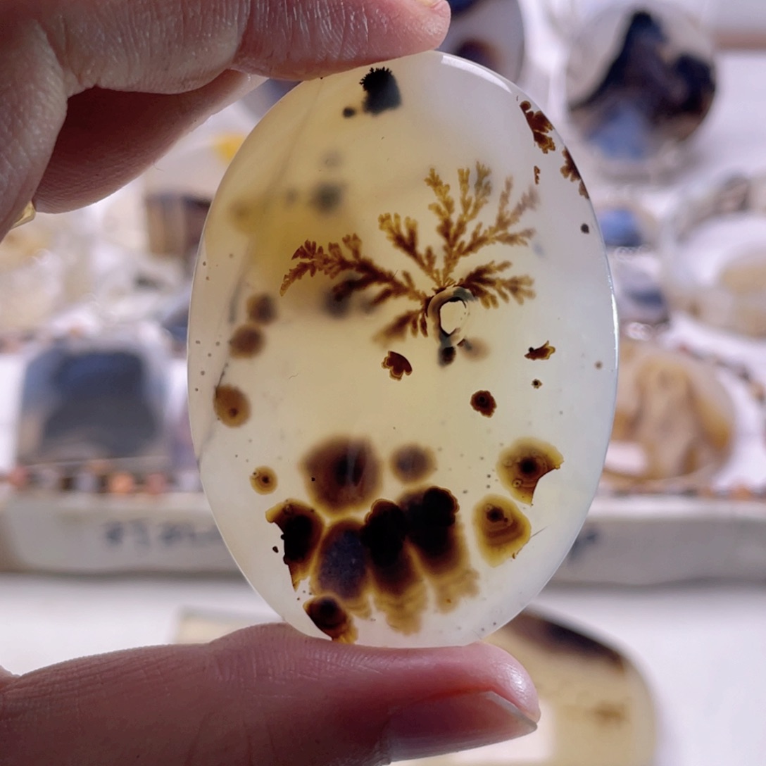 玛瑙/玉髓未镶嵌珠宝奇石