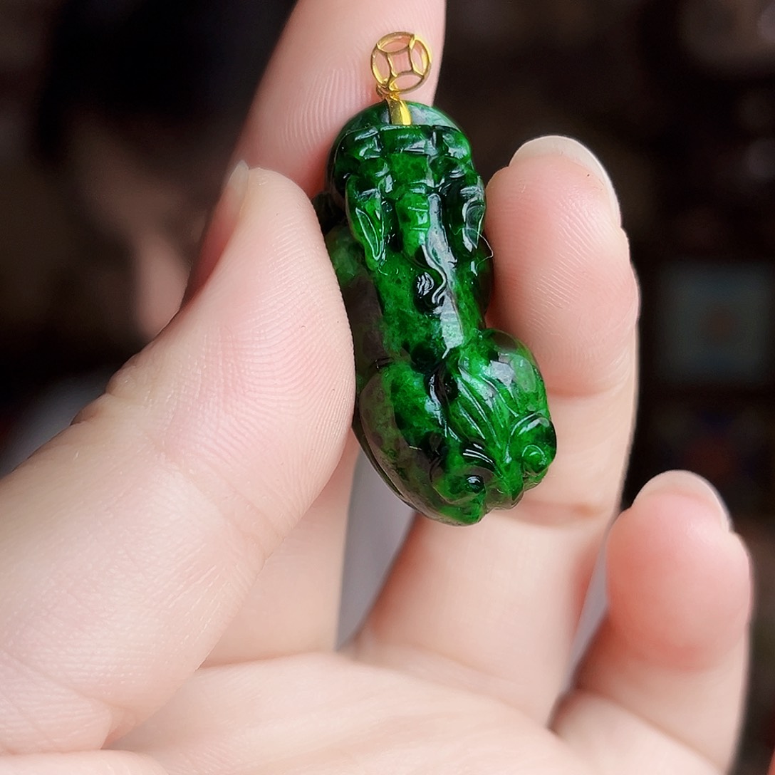 翡翠18K金镶嵌颈饰吊坠