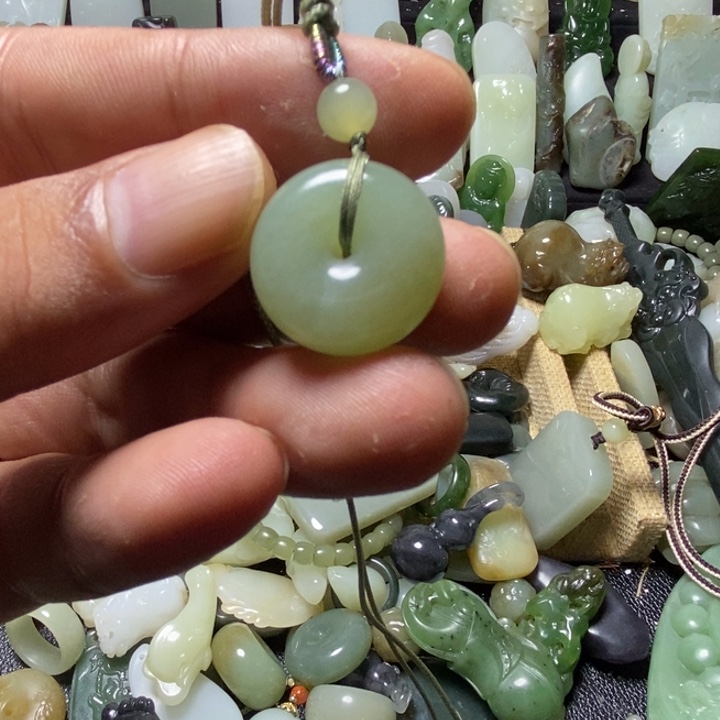 和田玉（糖玉）未镶嵌颈饰