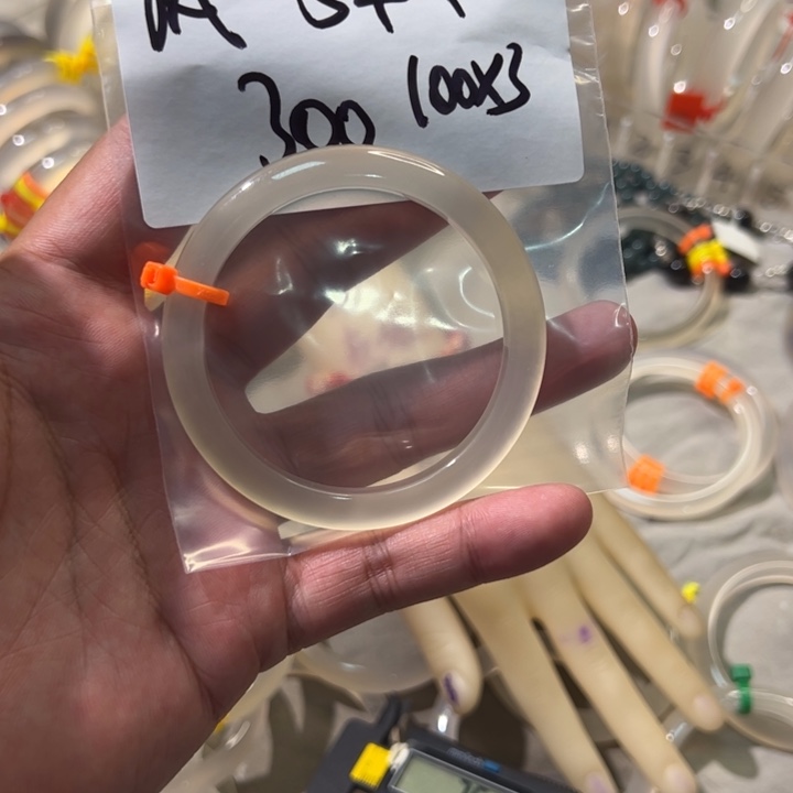 風***玛瑙/玉髓手镯未镶嵌库存3 发1条