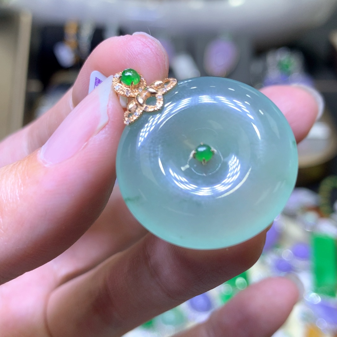 【闪购商品】翡翠颈饰18K金镶嵌翡翠吊坠项链