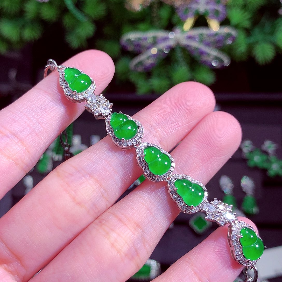 颈饰未镶嵌翡翠天然