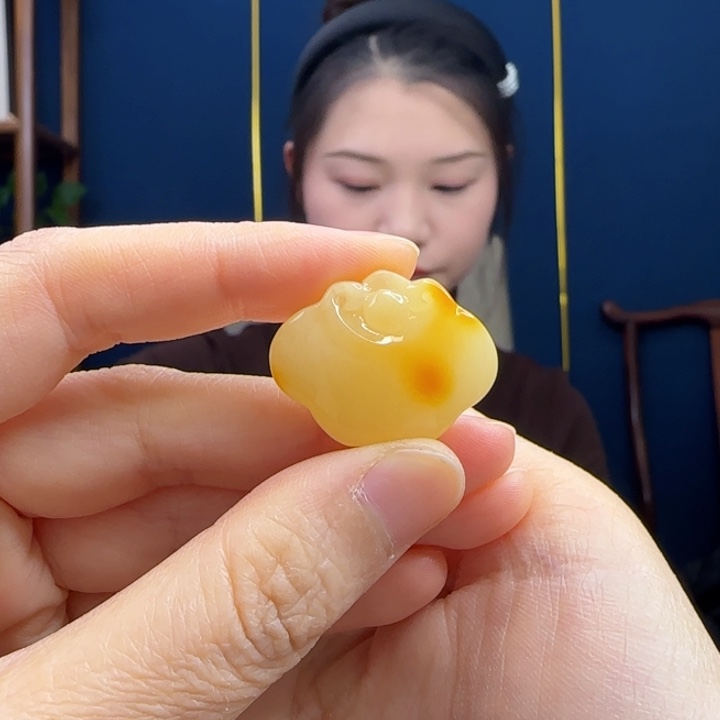 蜜蜡吊坠(赠链)未镶嵌