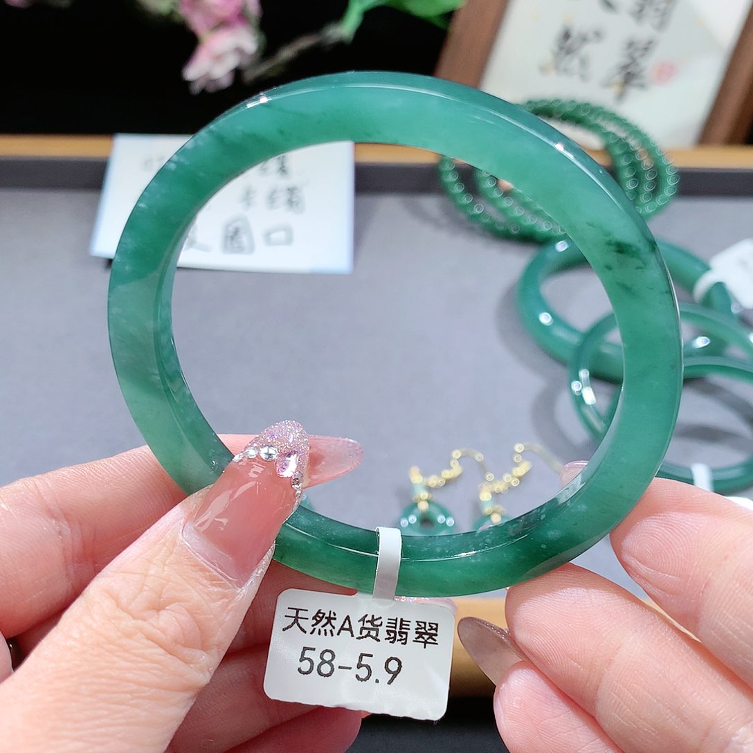 翡翠手镯（圆镯）未镶嵌