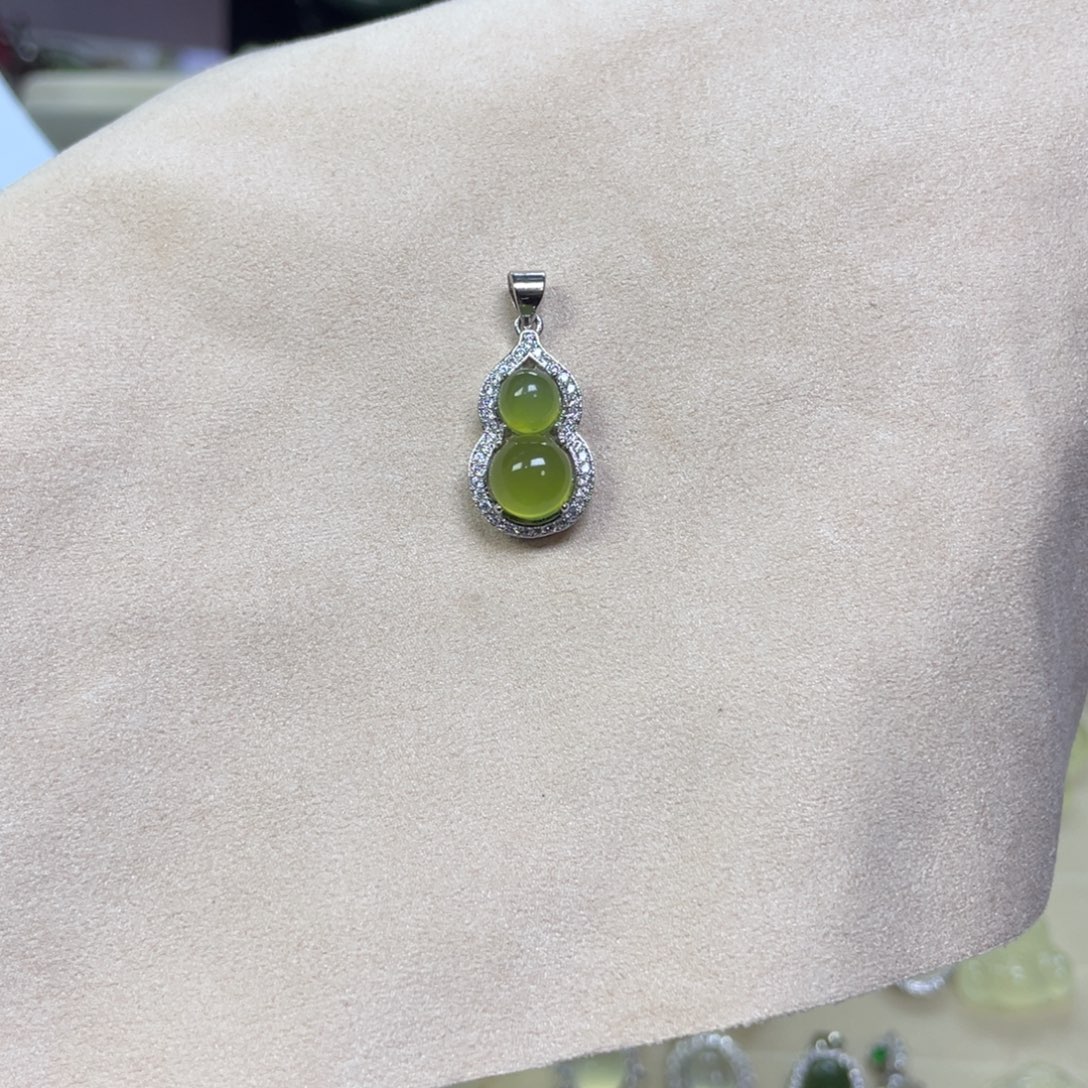 天然绿冰银镶玉项链