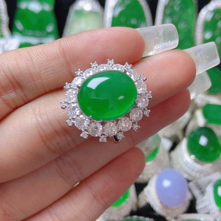 翡翠颈饰18K金镶嵌8878229。