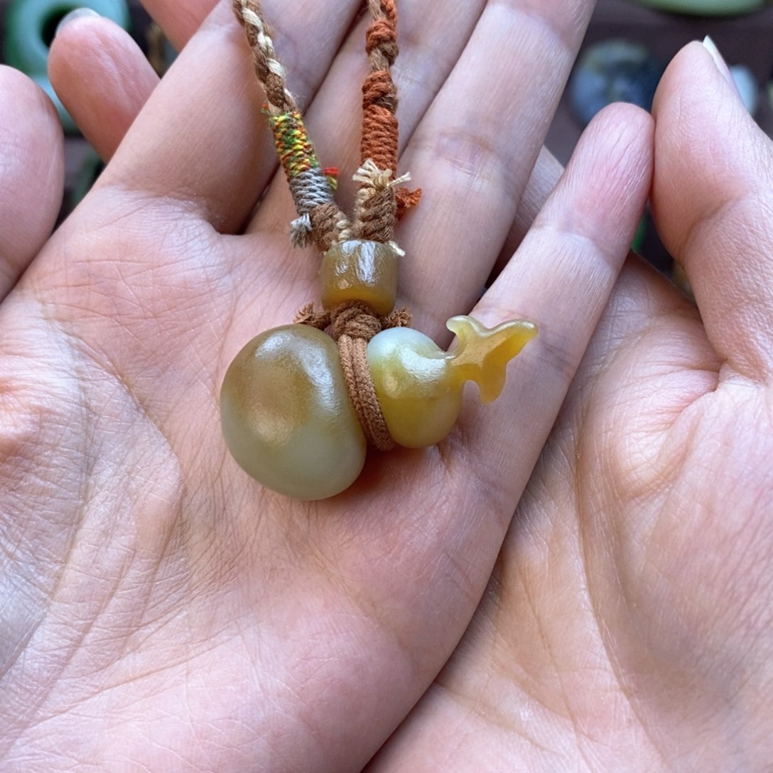 和田玉颈饰未镶嵌舒****发