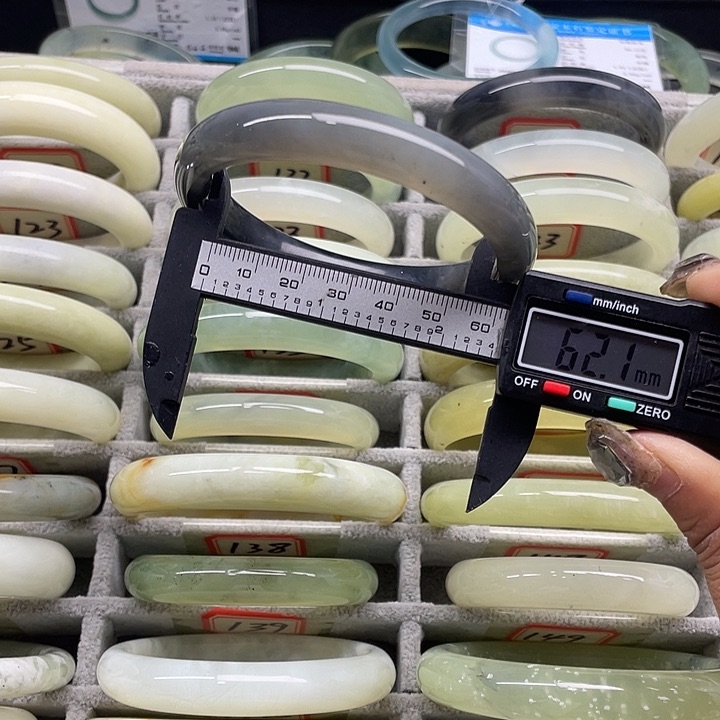 蛇纹石玉未镶嵌手镯149